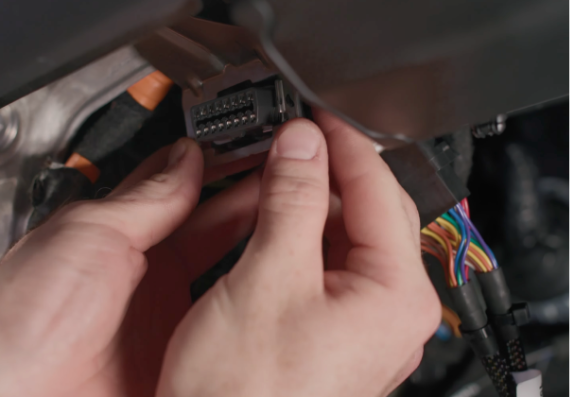 Y-cable connected to detached diagnostic port
Y-cable connected to detached diagnostic port